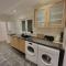 Spacious 3 bedroom house near Central London, O2, ExCel, Stratford, Tube Station & Parking Available - لندن