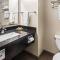 Best Western Plus Pitt Meadows Inn & Suites