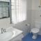 Sunshine Cottage - Bring your own linen.