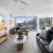 Stylish 2-Bed in Surfers Paradise with River Views