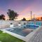 Pristine Sunset- In Old Town - Private Pool - BBQ