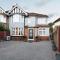 Pass the Keys Very large home with parking - Surbiton