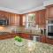 Modern and Accessible 5 Bedroom Home in Cranberry, Pittsburg with Game Room - Крэнберри-Тауншип