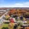 Modern and Accessible 5 Bedroom Home in Cranberry, Pittsburg with Game Room - Крэнберри-Тауншип