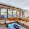 Lion Square Lodge South 650