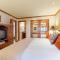 Lion Square Lodge South 650