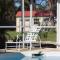 1mi to Beach Jungle Bungalow 1 acre with Pool - 恩格尔伍德