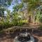 1mi to Beach Jungle Bungalow 1 acre with Pool - 恩格尔伍德