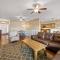 Lake of the Ozarks Home with 3-Story Deck and Views - 卡姆登顿