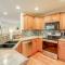 Virginia Escape with Patio and Fire Pit, Near Hiking! - يثيفيل