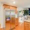 Virginia Escape with Patio and Fire Pit, Near Hiking! - يثيفيل