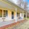 Virginia Escape with Patio and Fire Pit, Near Hiking! - يثيفيل