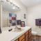 Large 2 Floor Condo, Pool Pass, Beach Club, walk to Shanty Creek
