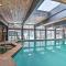 Large 2 Floor Condo, Pool Pass, Beach Club, walk to Shanty Creek