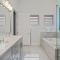 Modern 7 Bdrm Mansion with Themed Bedrooms at the Bear's Den - 基西米