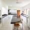 Spacious 5BR Villa at Mesa de Yeguas - 阿纳波伊马