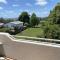 Close motorway, free breakfast, Fabulous views, selfcontained - Auckland