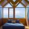 Alaya Stays Lafu Woodscave Room with Attic & Hill views - 西姆拉