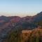 Alaya Stays Lafu Woodscave Room with Attic & Hill views - 西姆拉