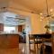 Golden Saddle Suite with TV and private bathroom - هيميت