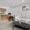 Sanctuary in St Albans Chic 2-Bedroom Retreat - 基督城