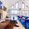 4 BD Stylish Cottage W Private Pool & hot-tub