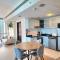 Next to METRO 1BED with Panoramic Lake View