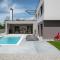 Villa Median for 10 people with children playground & pet friendly - only 3 km from beach - Gajana