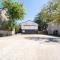 OV 15th Bay - Densa Suite - North Camellia Acres