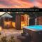 Topsy Turvy and Hillside Spa at Tregoose Old Mill - 纽基