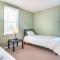 Chatham Home with Spacious Deck 2 Mi to Beaches! - تشاتام