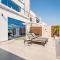 Special Offer with BBQ, Pool Perfect for Groups by Deluxe Holiday Homes - 富查伊拉