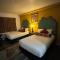 Howard Johnson by Wyndham Bakersfield