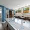 Luxury 5 beds Villa with Heated Pool & Resort Amenities