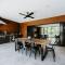 The Wine Manor - Lavish Poolside Living