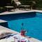 The Wine Manor - Lavish Poolside Living