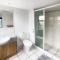 Charming Central Cotton Tree Unit