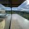 KALAI- Escapada de lujo elegante loft con impresionante vista al valle y proximidad al aeropuerto - Alajuela