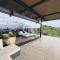 KALAI- Escapada de lujo elegante loft con impresionante vista al valle y proximidad al aeropuerto - Alajuela