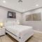 Newly Renovated Modern Oasis w Pool Mins to Strip - لاس فيغاس