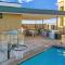 B2 Poolside Palace Top Floor 3 Bdrm Sunset View