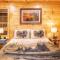 Real Log Cabin With Amazing Views, Hot Tub, Sauna, Games