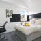 4 Bedroom 4 Bathroom Apartment- Sleeps 8- Walking Distance to City Centre- Free Parking, Self-Check-In, Workspace, Fast Wifi and Smart TV by Yoko Property - 考文垂