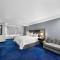 Admiralty Inn & Suites - a Red Collection Hotel