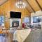 Cozy and Chic Lake Arrowhead Cabin with Deck! - ليك أروهيد
