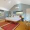 Coveted Tarrytown Studio Apt 1BA w Breakfast Nook Window Desk King Bed - Austin