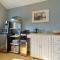 Coveted Tarrytown Studio Apt 1BA w Breakfast Nook Window Desk King Bed - Austin