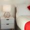 Opulent 2BR 2BA House with FREE Parking - Cross Gates