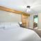Advent Cottage - Osage Beach