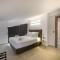 Cens Platinum Luxury Suites
